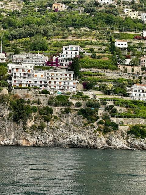 Appartamento Di Raphael Con Discesa Privata Al Mare 아말피 외부 사진