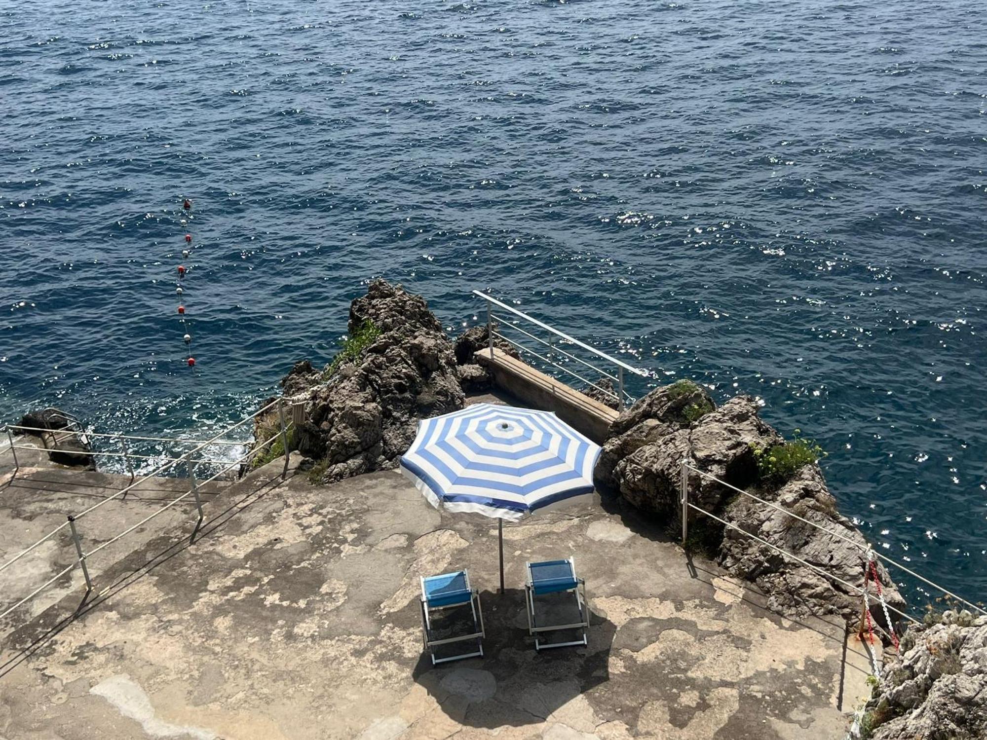 Appartamento Di Raphael Con Discesa Privata Al Mare 아말피 외부 사진
